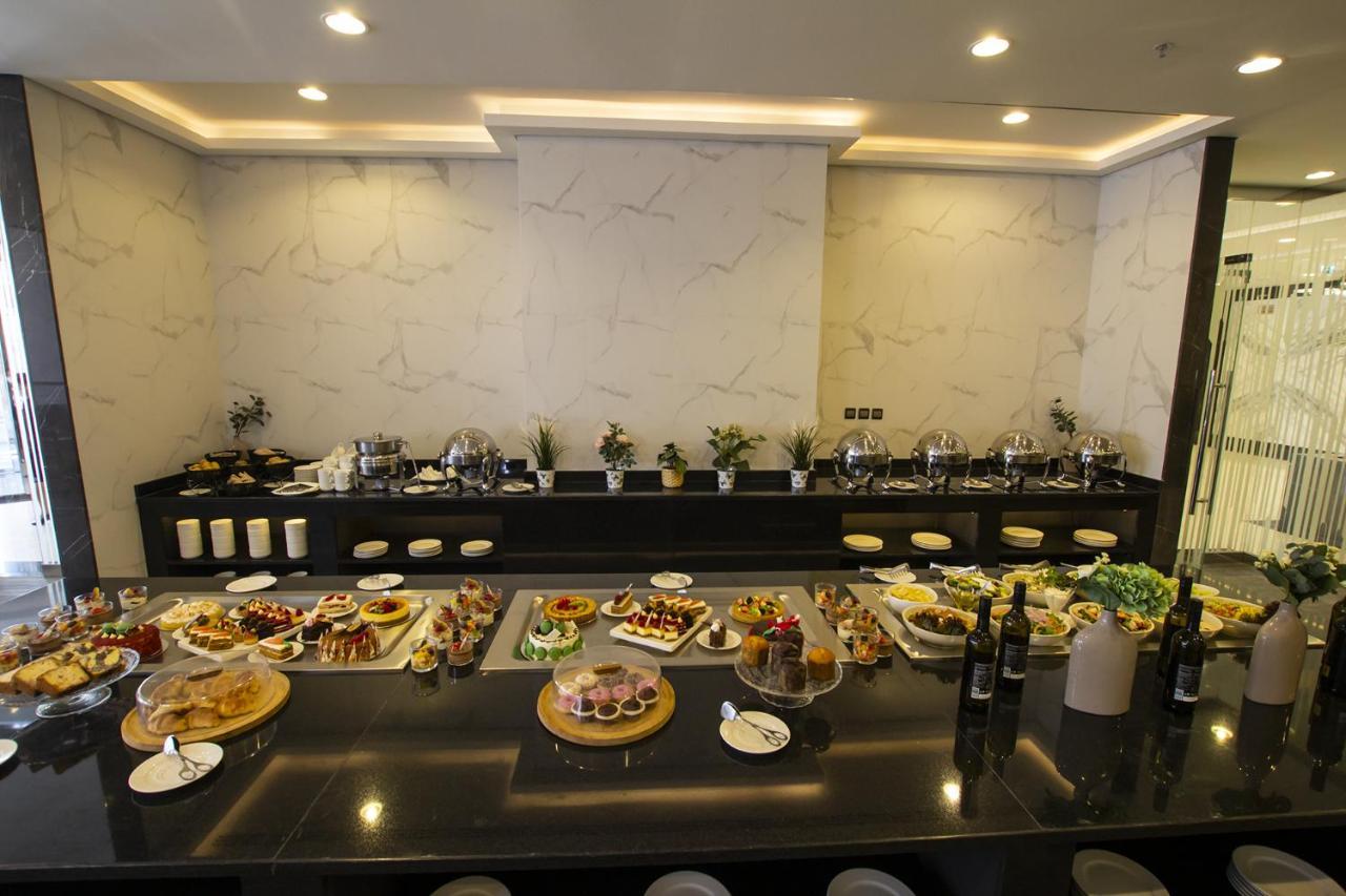 Time Onyx Hotel Apartments Дубай Екстериор снимка
